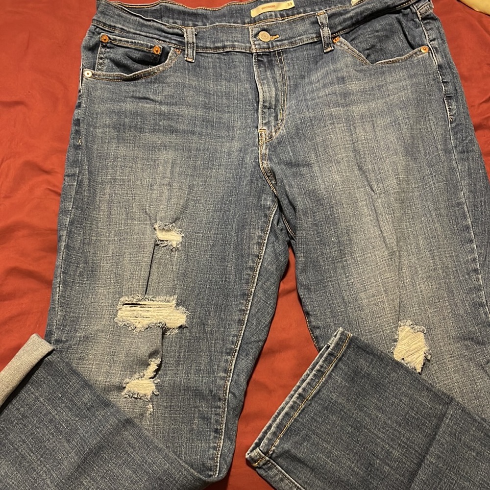 Woman’s Levi Jeans. Boyfriend cut. Size 33.
